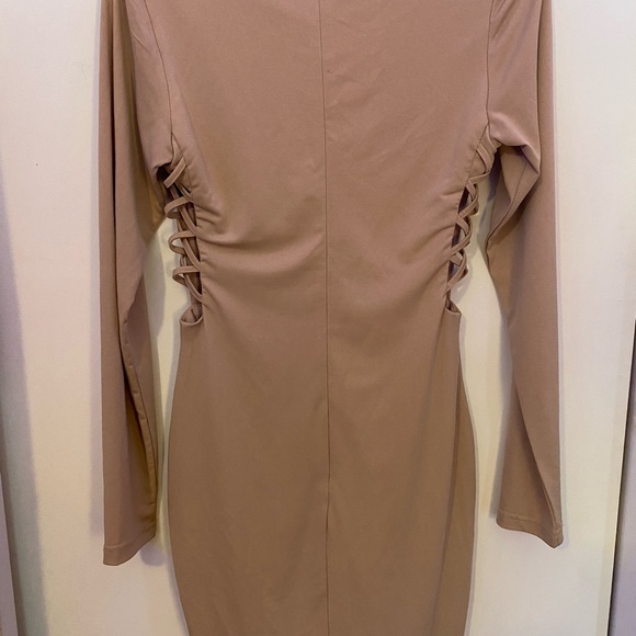 Dress - Picture 3 of 7